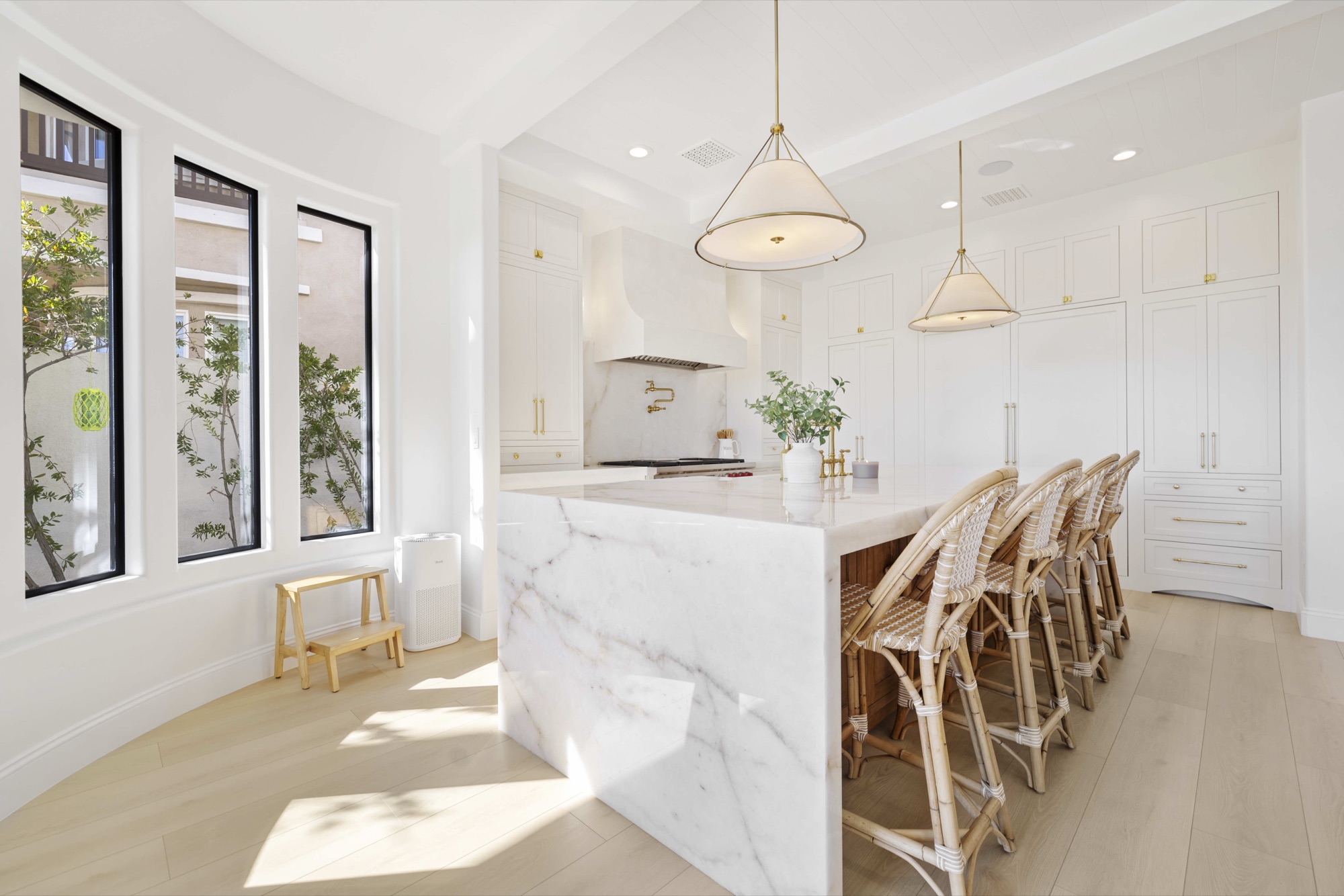Country Cove — luxury home by C&M Home Designs
