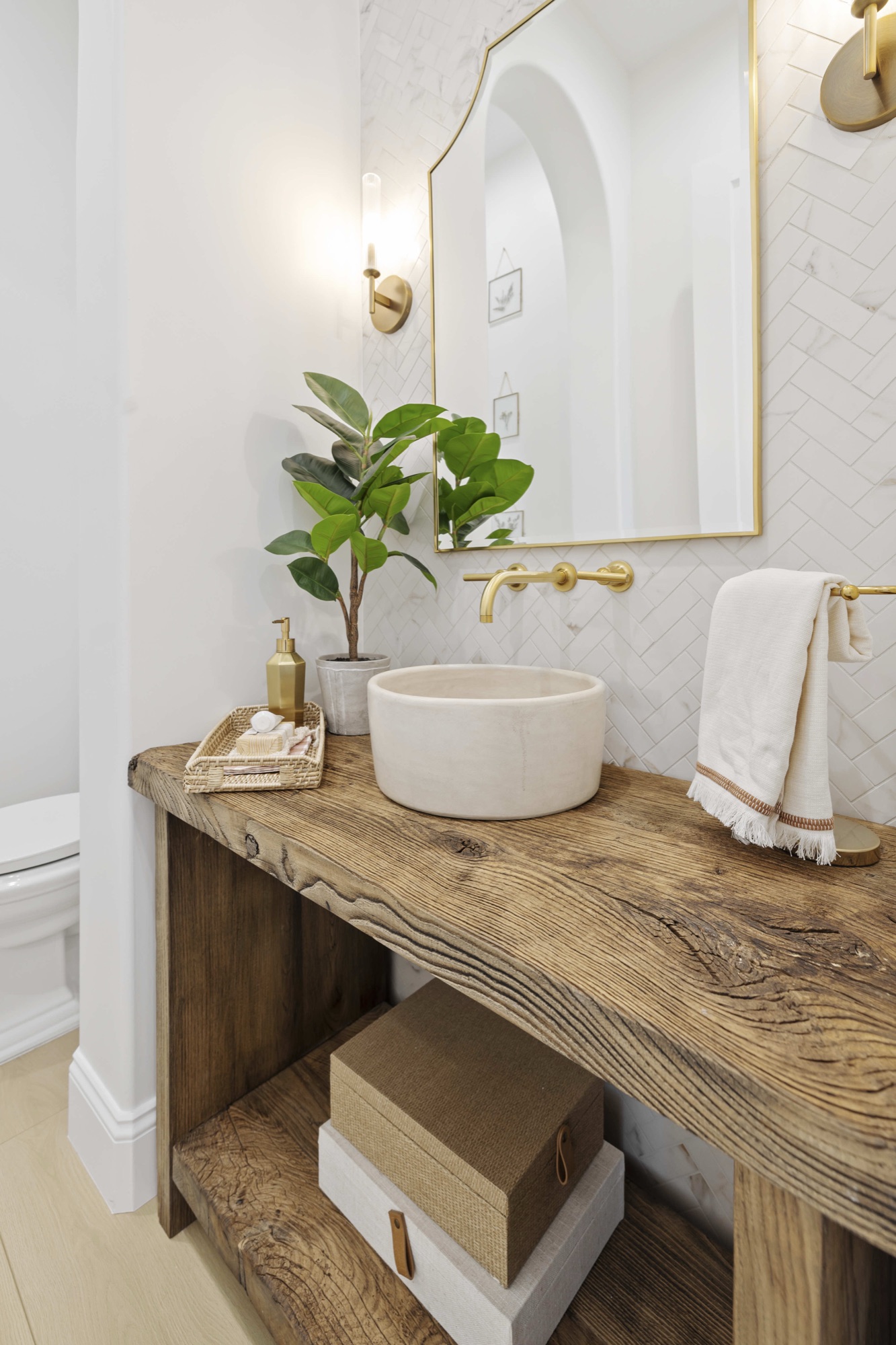 Country Cove — luxury home by C&M Home Designs
