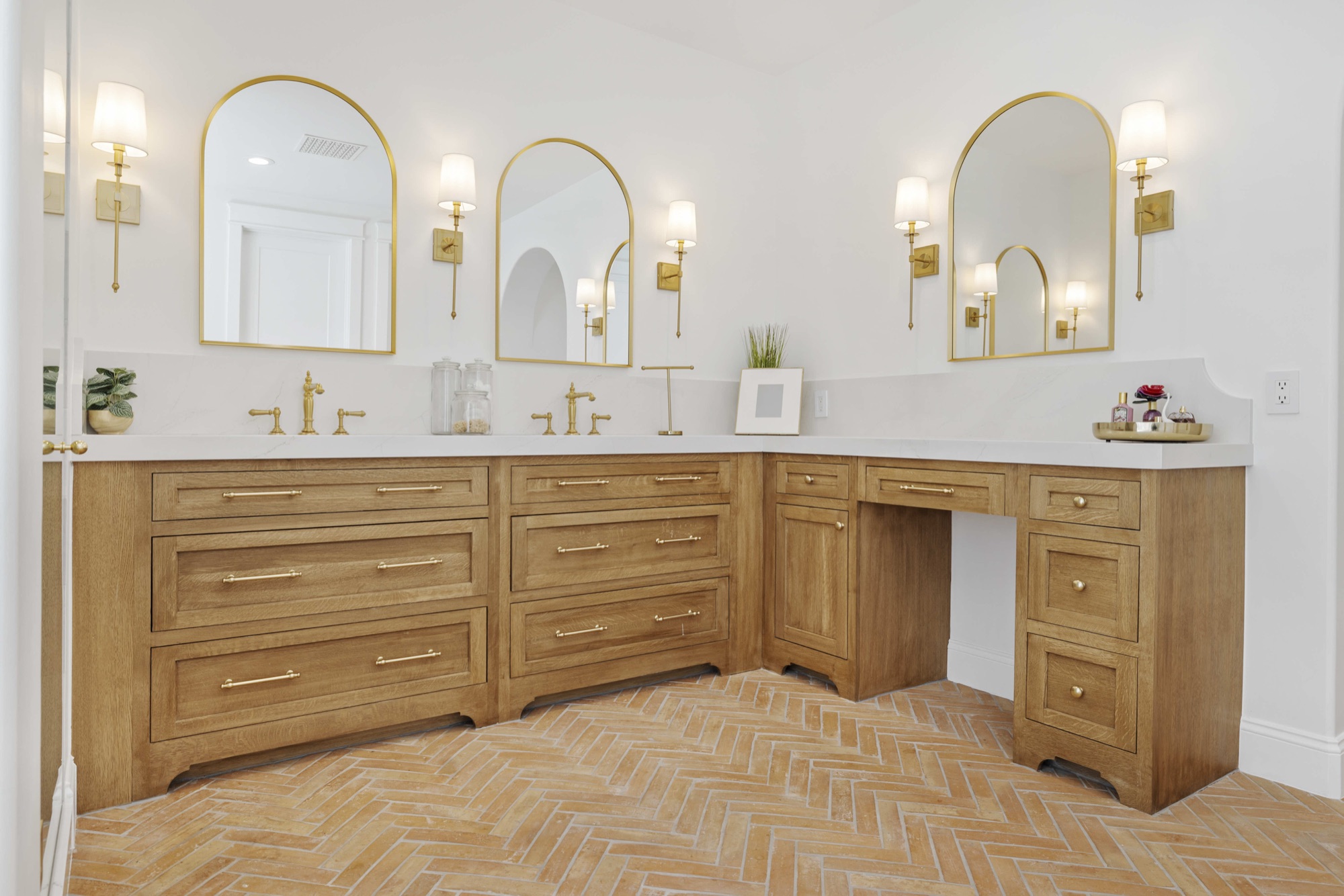 Country Cove — luxury home by C&M Home Designs