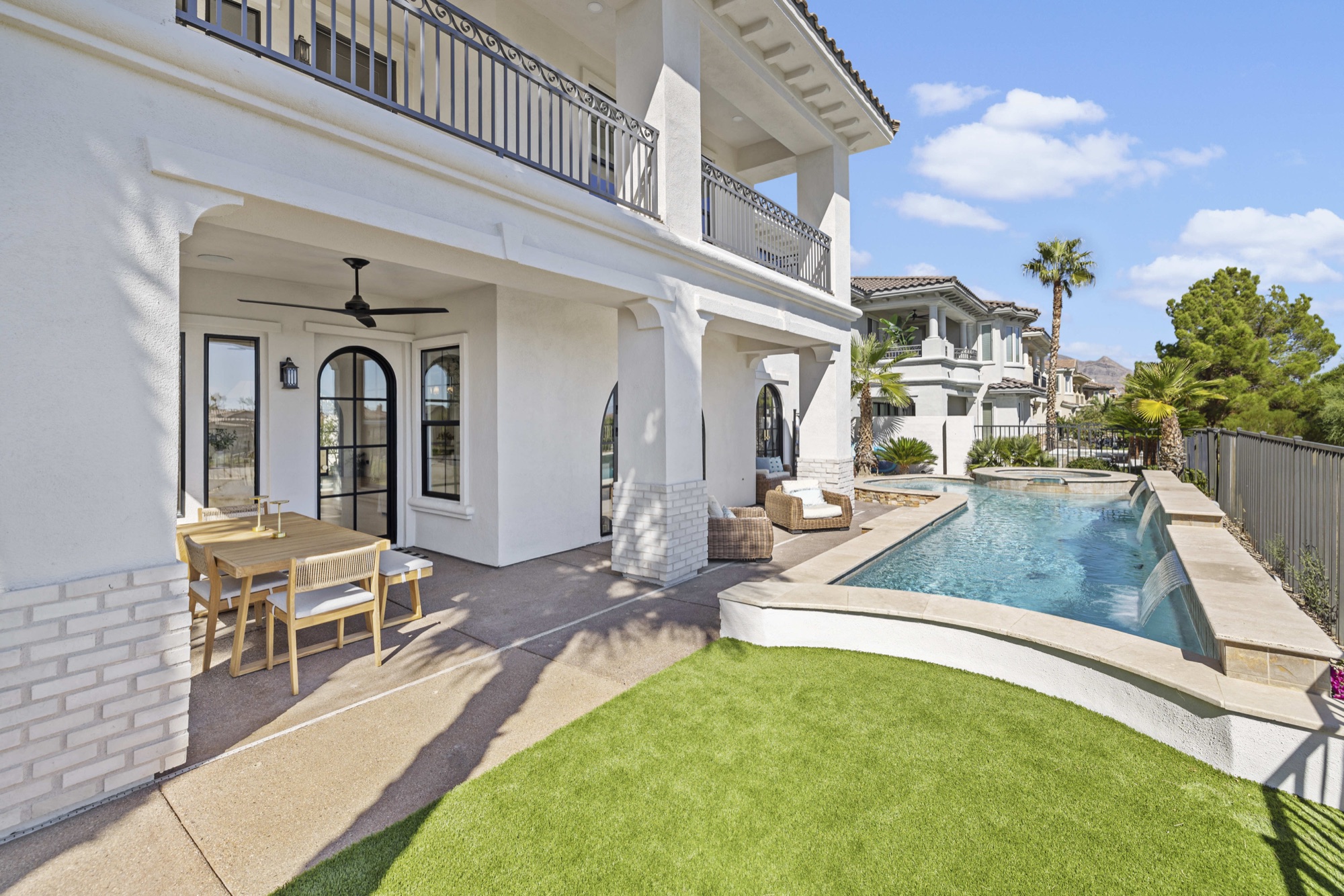 Country Cove — luxury home by C&M Home Designs