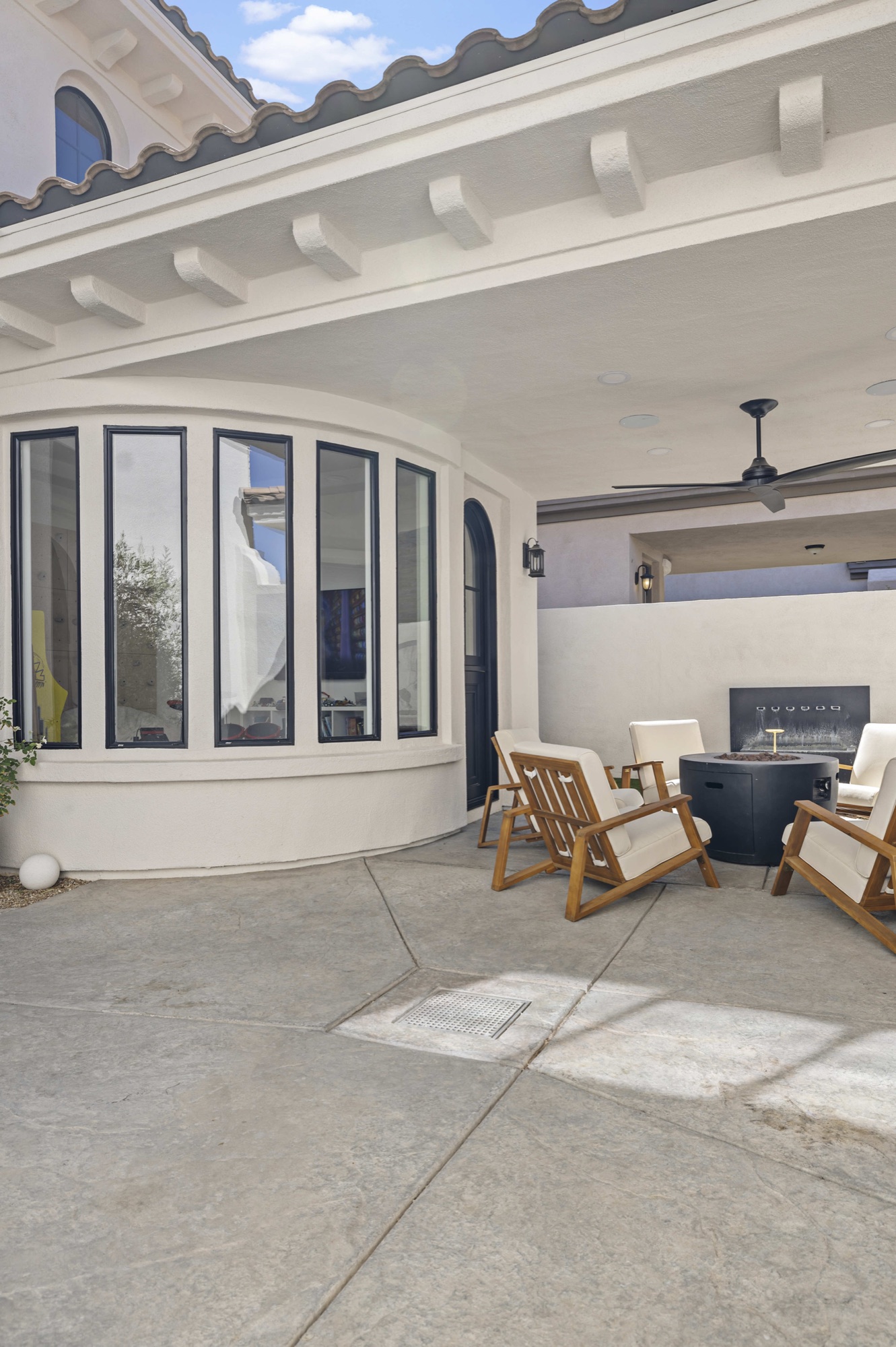 Country Cove — luxury home by C&M Home Designs
