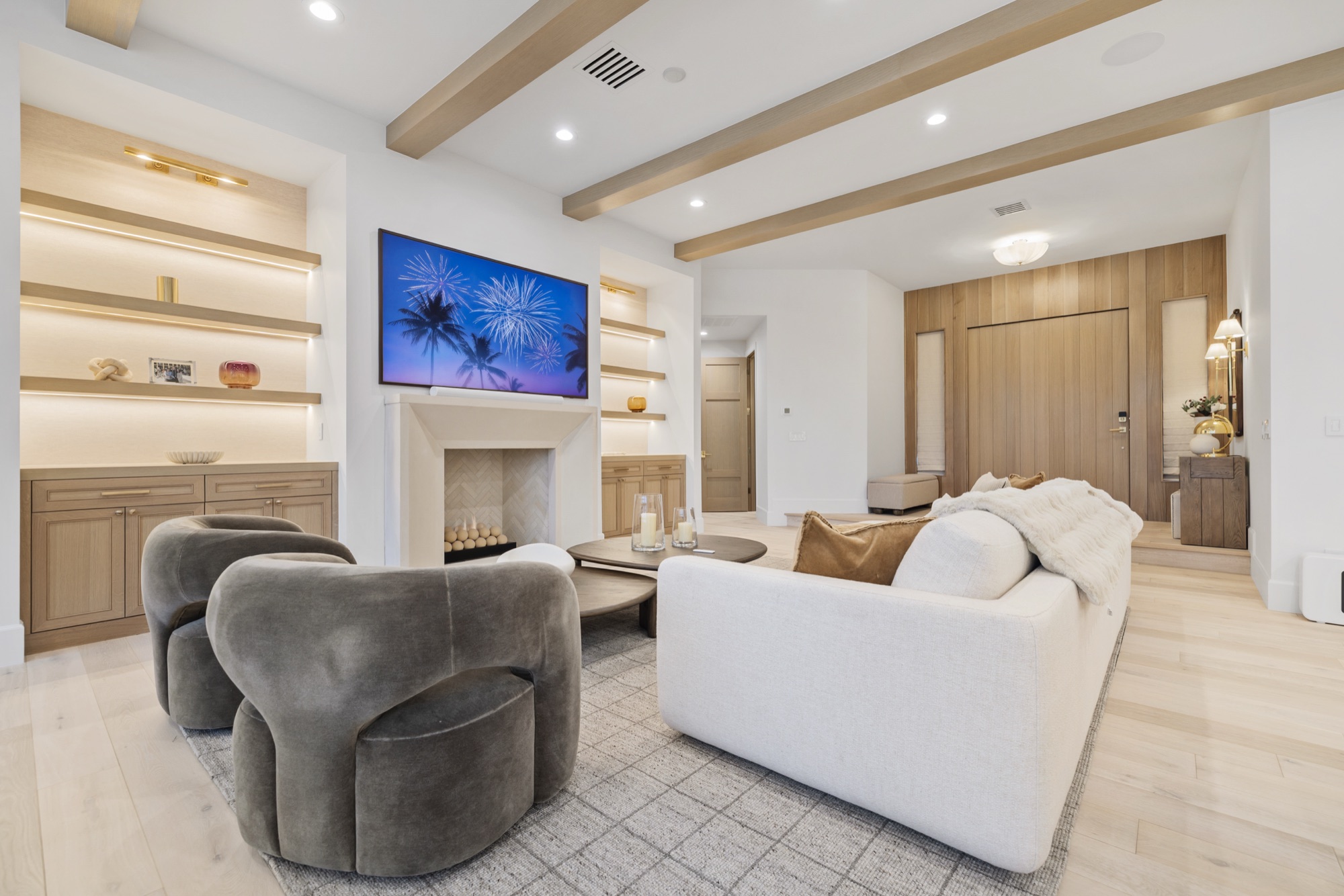 Silver Oaks — luxury home by C&M Home Designs