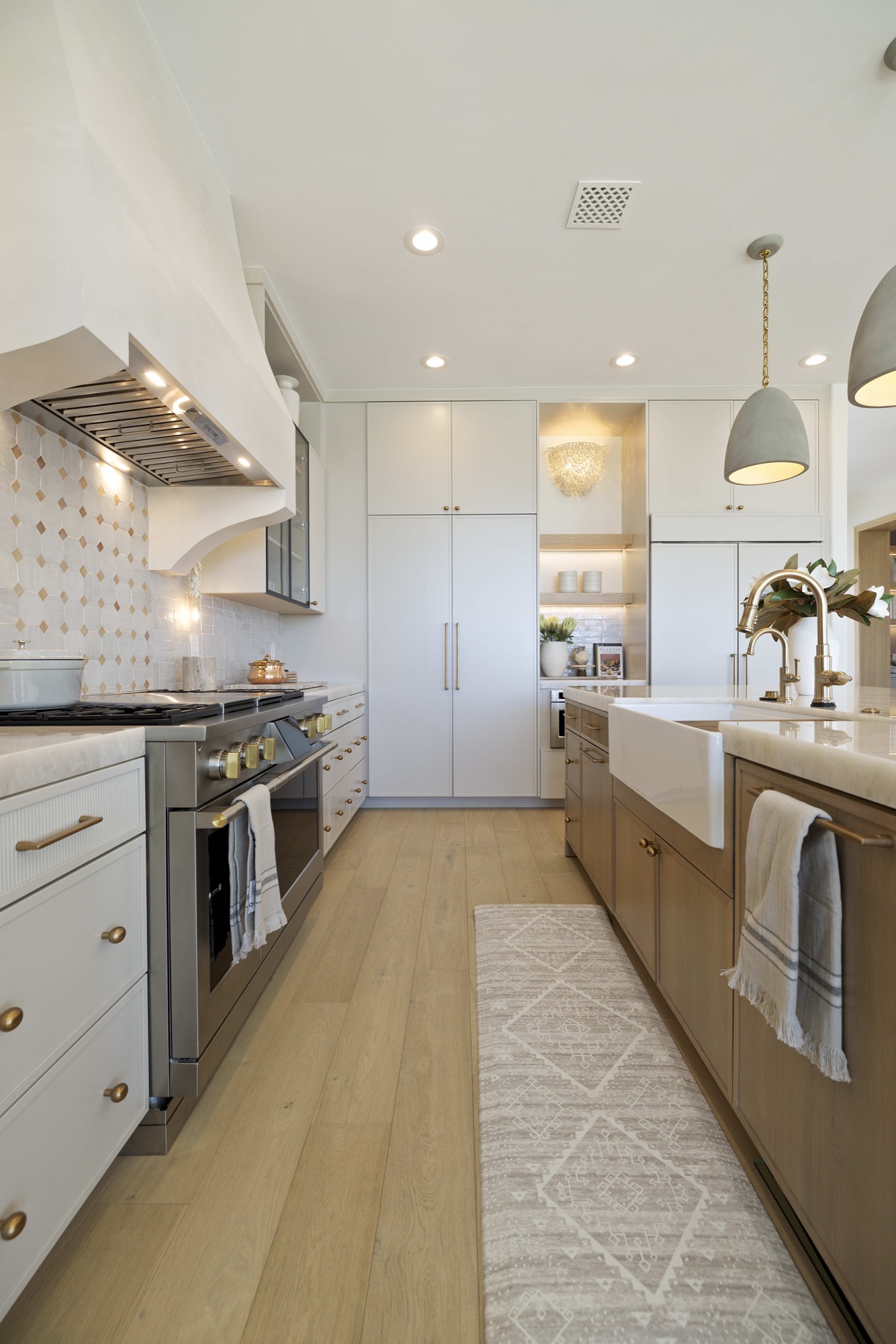 Soft Horizon — luxury home by C&M Home Designs